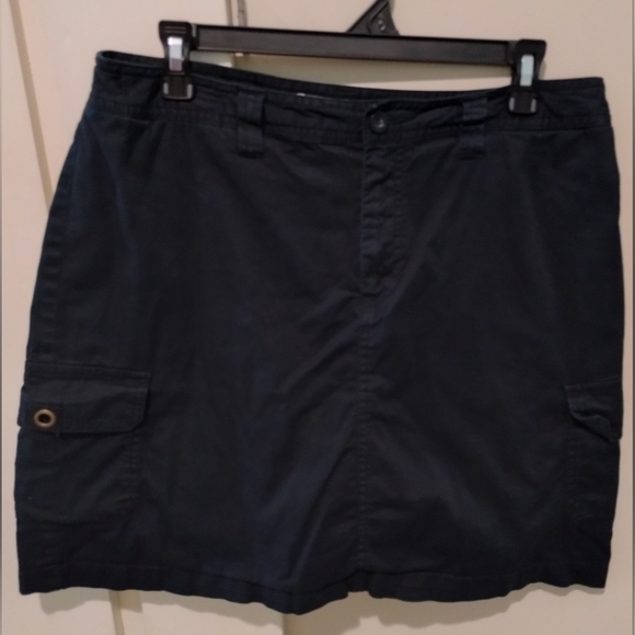 Croft and Barrow Black Skirt/Skort with built-in shorts - Picture 2 of 11